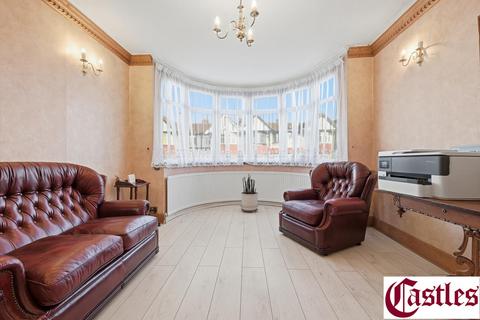 3 bedroom house for sale, Steeplestone Close, London, N18