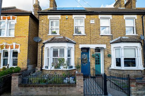 3 bedroom semi-detached house for sale, North Street, Leigh-on-sea, SS9