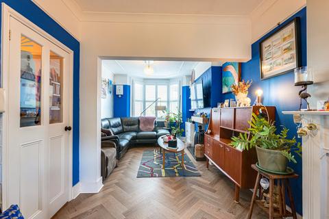 3 bedroom semi-detached house for sale, North Street, Leigh-on-sea, SS9
