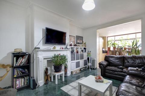 3 bedroom end of terrace house for sale, North Circular Road, London, N13