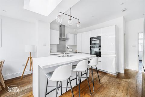 3 bedroom end of terrace house for sale, Cranmer Avenue, London