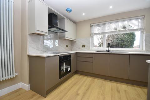 3 bedroom semi-detached house to rent, Hollowdene, Gawber