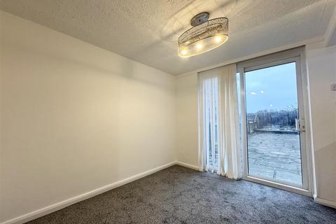 3 bedroom terraced house to rent, Whitby Way, Darlington