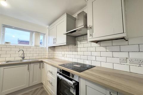 3 bedroom terraced house to rent, Whitby Way, Darlington