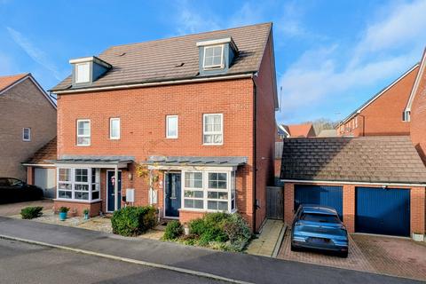 4 bedroom semi-detached house for sale, Burgundy Drive, Hemel Hempstead, HP2