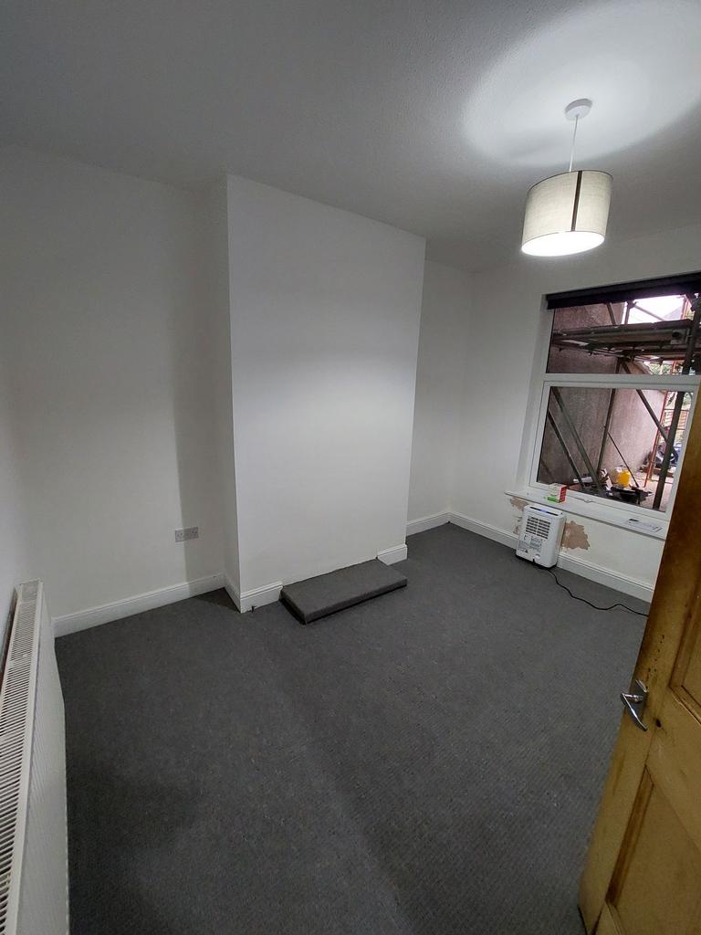 Simple, freshly painted single bedroom with neu...