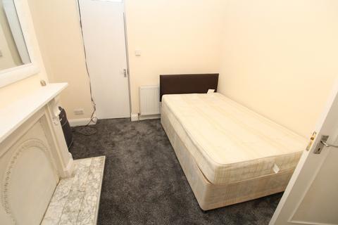 4 bedroom terraced house to rent, Fairthorn Road, Charlton  SE7