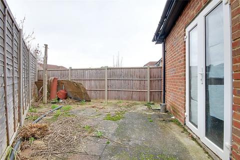 3 bedroom flat for sale, Sheppard Close, Enfield, EN1