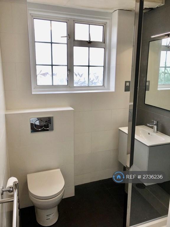 Shower Room 5 Of 5