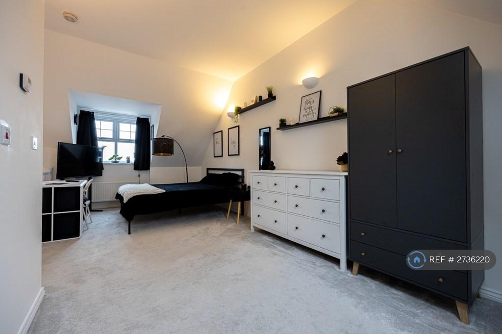 Room 1 w/ En Suite = £925pcm