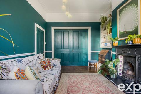 2 bedroom ground floor flat for sale, Trinity Road, London N22