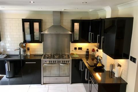 4 bedroom terraced house to rent, Bramdean Crescent, Lee  SE12