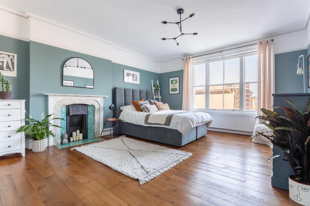 Adelaide Crescent-1.jpg