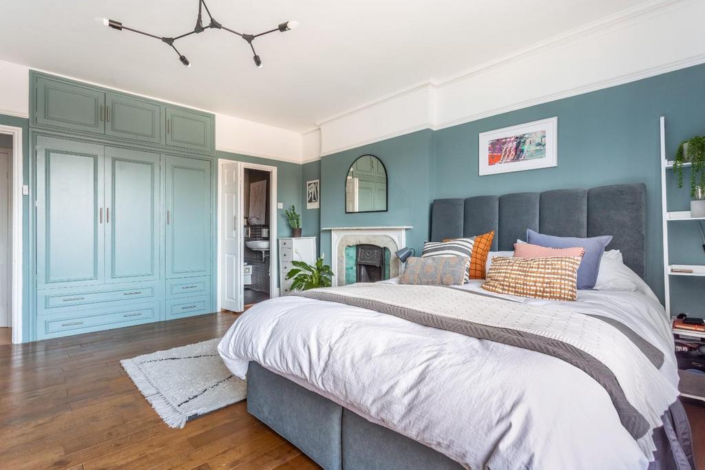 Adelaide Crescent-4.jpg