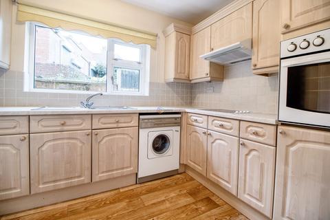 2 bedroom end of terrace house to rent, Dixon Road, Chesterfield, S41