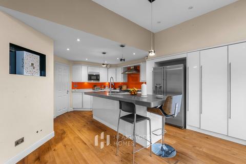 4 bedroom detached house for sale, Stanmore Chase, St. Albans, AL4 0EZ
