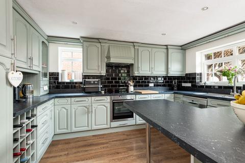 4 bedroom detached house for sale, Gibbs Hill, Ashford TN27