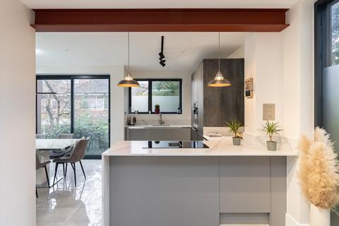 4 bedroom end of terrace house for sale, Claudia Place, London, SW19