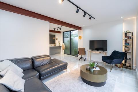 4 bedroom end of terrace house for sale, Claudia Place, London, SW19