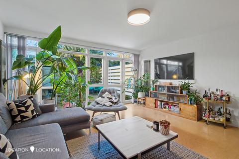 undefined, Elton Place, London, N16