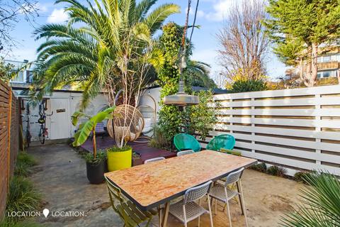 undefined, Elton Place, London, N16