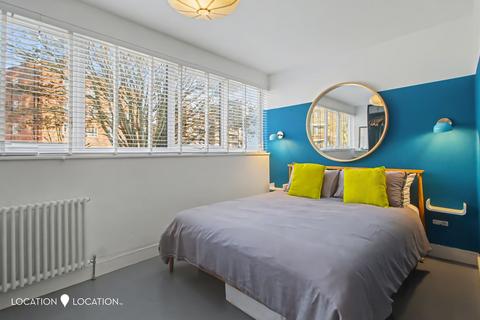 undefined, Elton Place, London, N16
