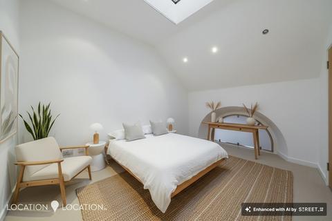 2 bedroom flat for sale, Defoe Road, St. Mary's Court, N16