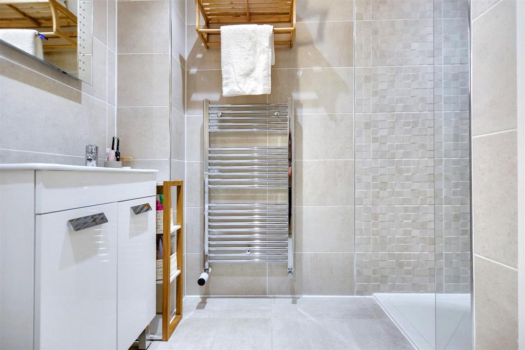Bathroom 2.jpeg