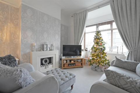 3 bedroom semi-detached house for sale, Castle Avenue, Rastrick