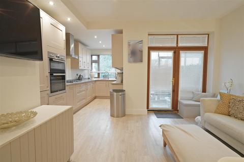 3 bedroom semi-detached house for sale, Castle Avenue, Rastrick