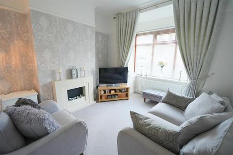 3 bedroom semi-detached house for sale, Castle Avenue, Rastrick