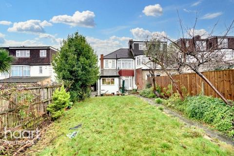 3 bedroom end of terrace house for sale, Chase Road, London