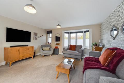 4 bedroom detached house for sale, Tapestry Road, Andover