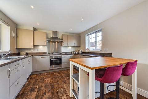 4 bedroom detached house for sale, Tapestry Road, Andover