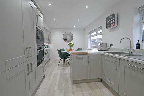 3 bedroom detached bungalow for sale, Hill Grove, Lindley