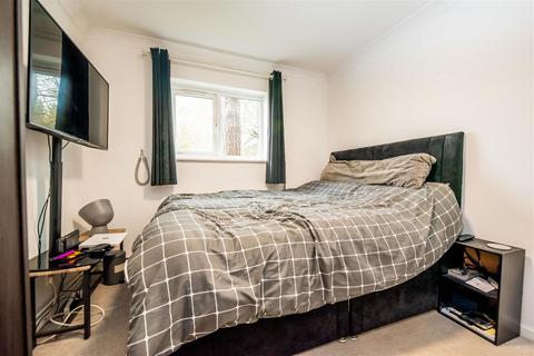 1 bedroom apartment for sale, Woodlands Court, Sandhurst GU47