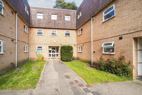 1 bedroom apartment for sale, Woodlands Court, Sandhurst GU47