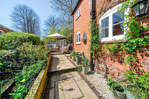 undefined, Gaston Lane, Hook RG29