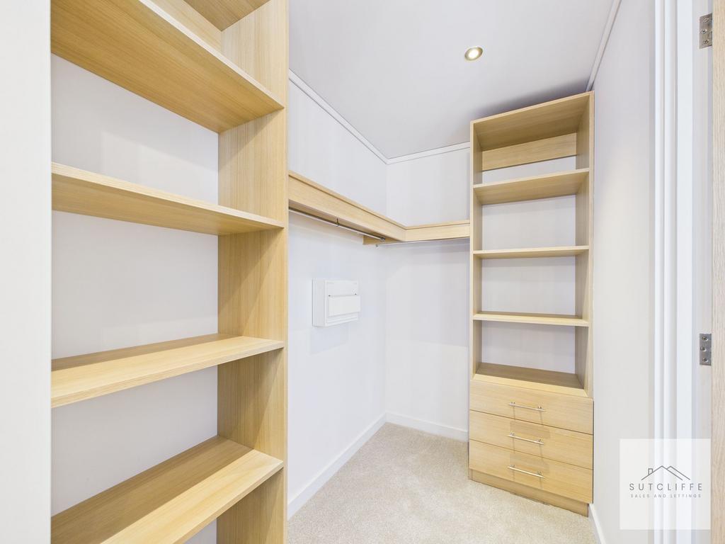 Primary Bedroom &amp; Walk In Wardrobe
