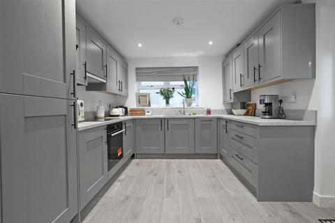 3 bedroom semi-detached house for sale, Huddersfield Road, Elland