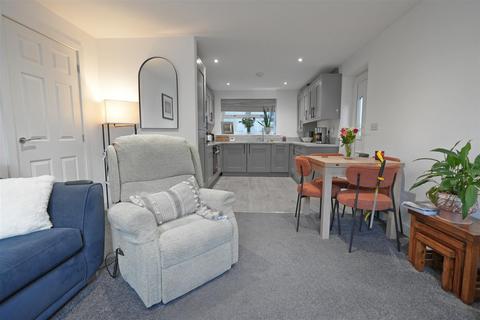 3 bedroom semi-detached house for sale, Huddersfield Road, Elland
