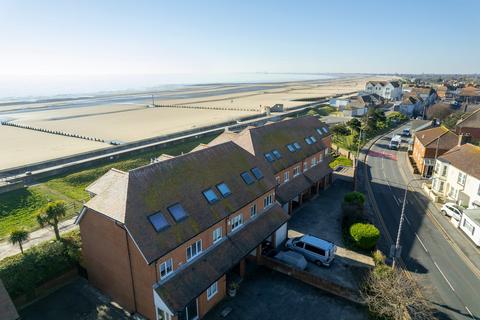 4 bedroom end of terrace house for sale - High Street, Dymchurch, Romney Marsh, TN29
