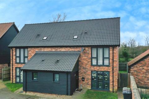 3 bedroom semi-detached house for sale - Goodrum Close, Ashwellthorpe, Norwich, Norfolk, NR16