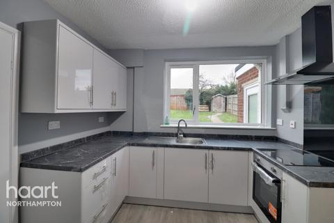 4 bedroom semi-detached house to rent, Cotswold Avenue, Northampton