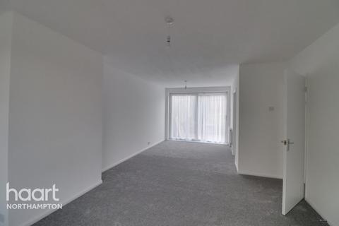 4 bedroom semi-detached house to rent, Cotswold Avenue, Northampton