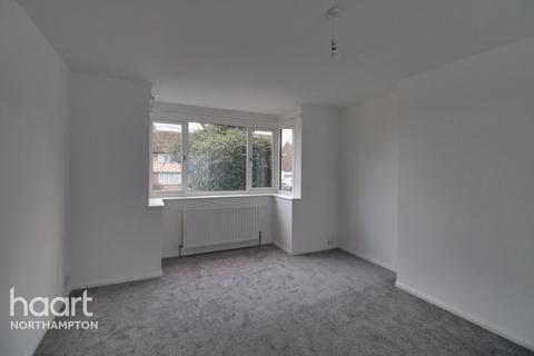 4 bedroom semi-detached house to rent, Cotswold Avenue, Northampton
