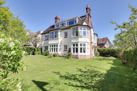 2 bedroom flat for sale, Kings Road, Westcliff-on-Sea SS0