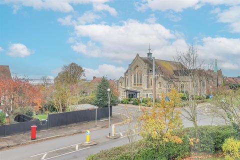 2 bedroom flat for sale, Kings Road, Westcliff-on-Sea SS0