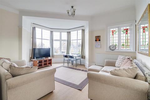2 bedroom flat for sale, Kings Road, Westcliff-on-Sea SS0