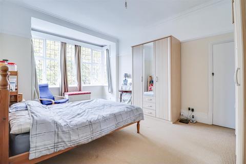 2 bedroom flat for sale, Kings Road, Westcliff-on-Sea SS0